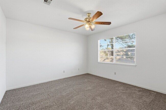 Building Photo - 16014 Southampton Dr