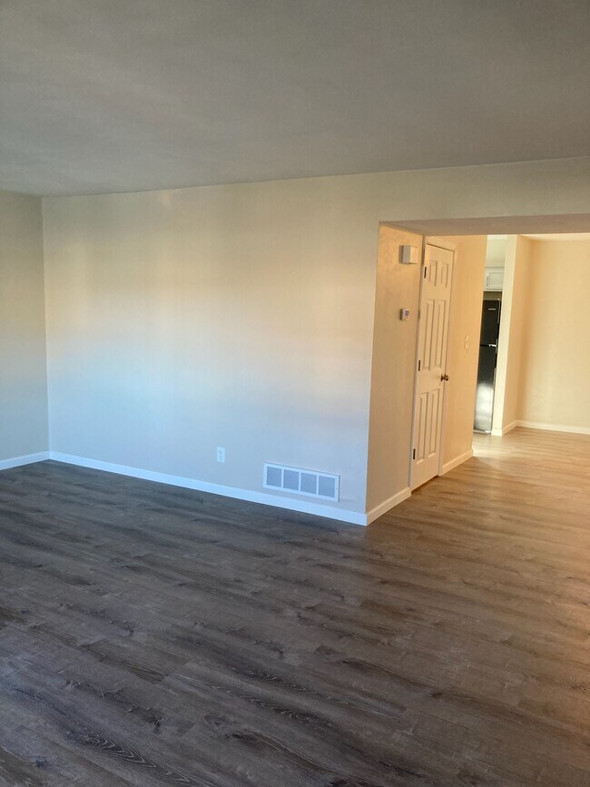 Building Photo - 707 Plankway Dr