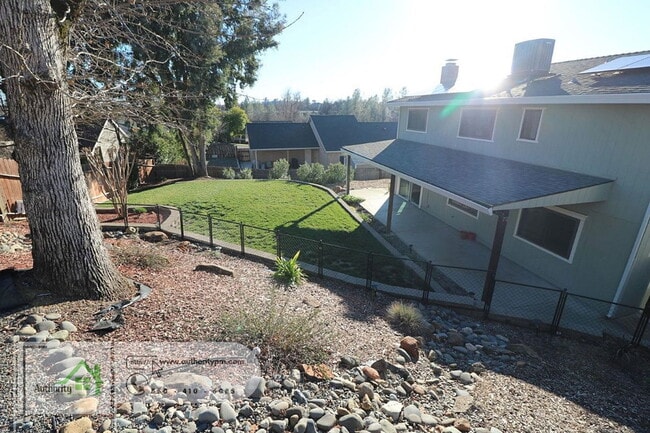 Building Photo - 251 Kamp Way