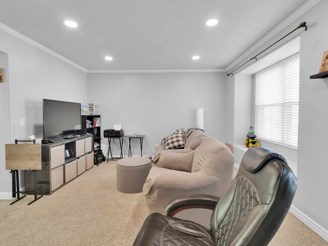 Building Photo - 374 E Braidhill Dr