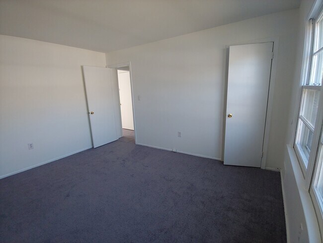 Building Photo - 878 Paul Dr