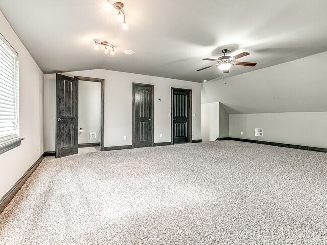 Building Photo - 13609 Gentry Dr