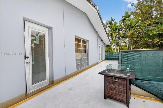 Building Photo - 135 South Dr