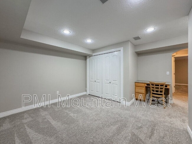 Building Photo - 499 N 200 W