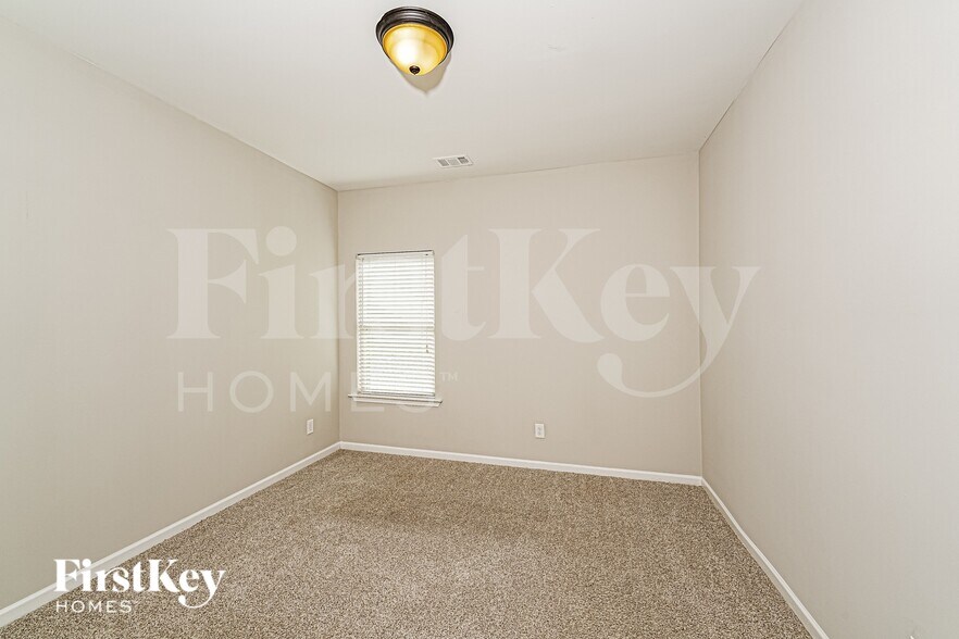 Building Photo - 113 Rosegate Dr