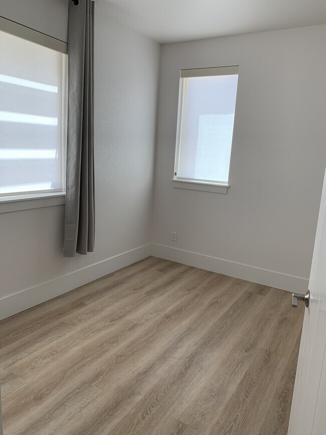 Building Photo - 525 Promenade Dr