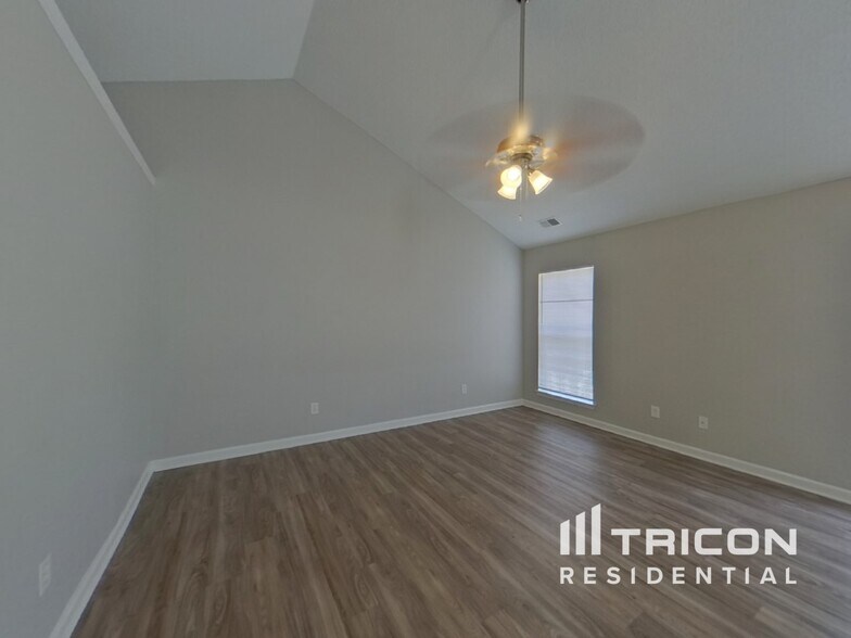Building Photo - 1401 May Oak Cir