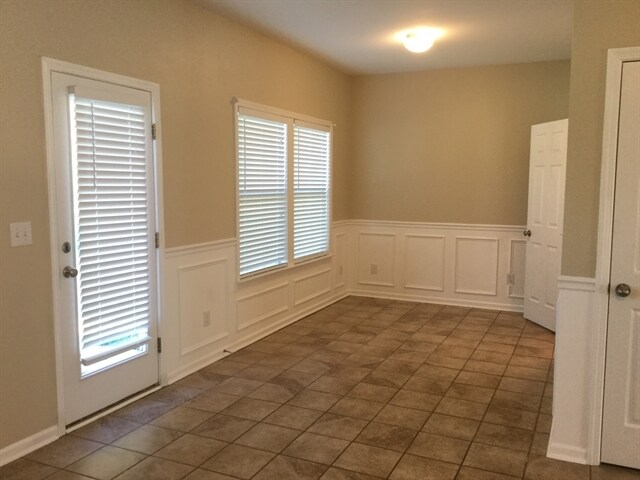 Building Photo - 145 Collenton Ln