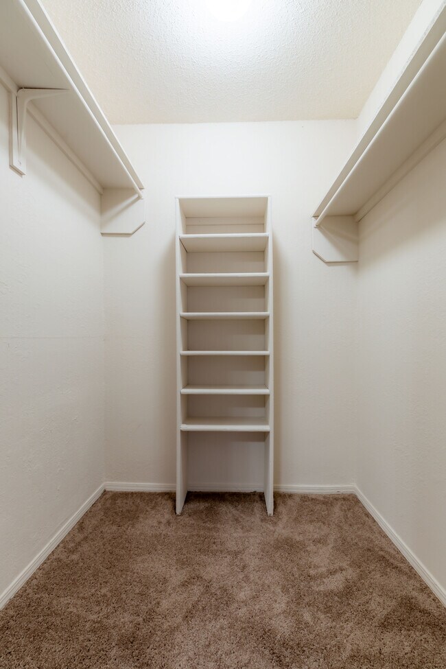 Waterford Place Apartments & Townhomes 1120011220 W 108th St