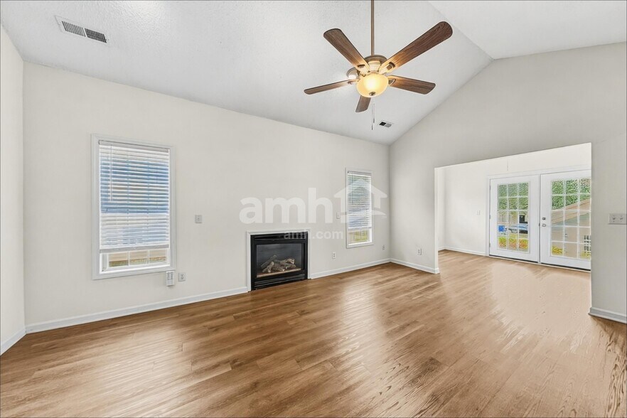 Building Photo - 104 Cameron Way Cir