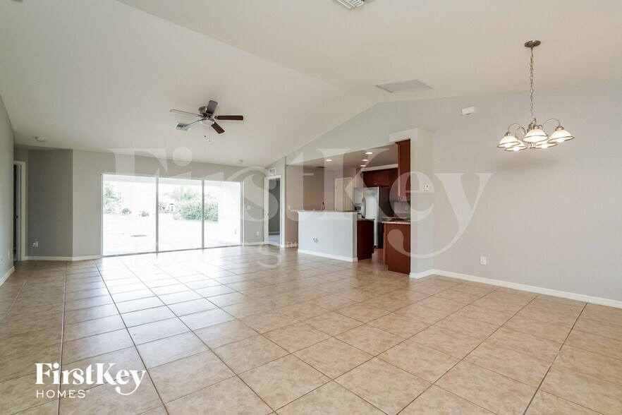 Building Photo - 1719 NW 25th Ln