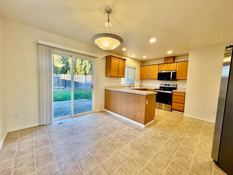 Building Photo - 3320 NW 118th St