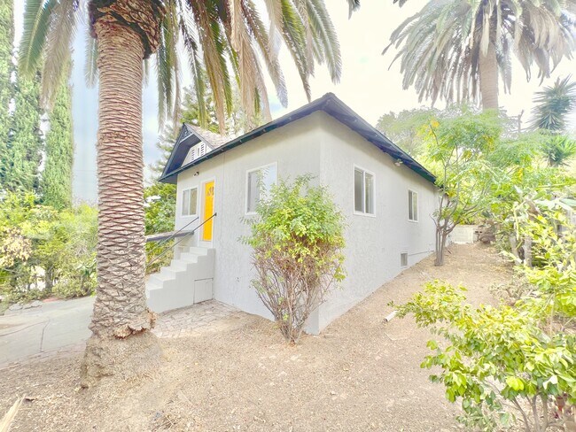 Building Photo - 6146 1/2 Mesa Avenue