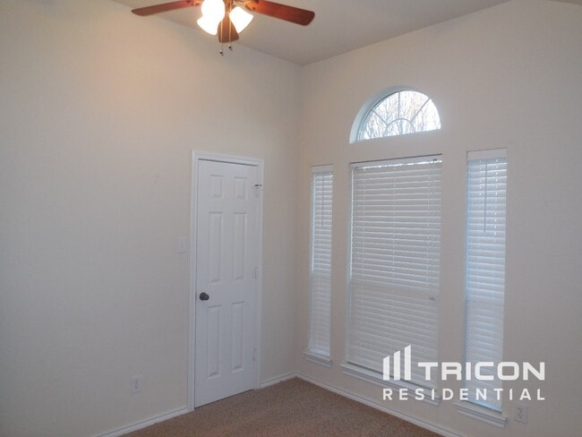Building Photo - 925 Crowder Dr