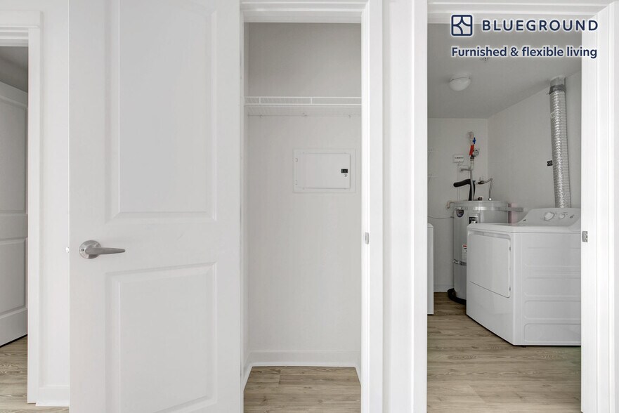 Building Photo - 250 Bellevue Way NE