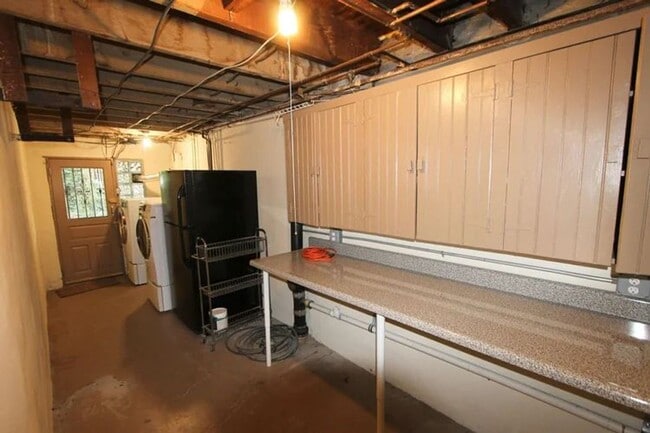 Building Photo - 254 Meehan Ave