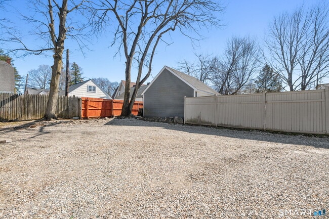 Building Photo - 14 Center Ave