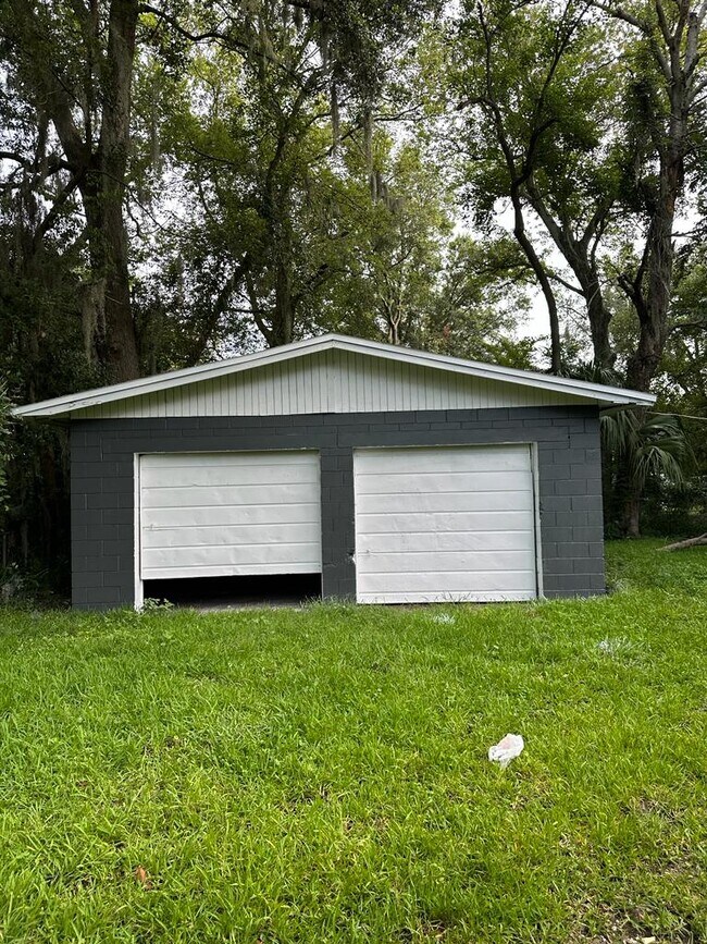 Building Photo - 3553 Centerhill Dr N