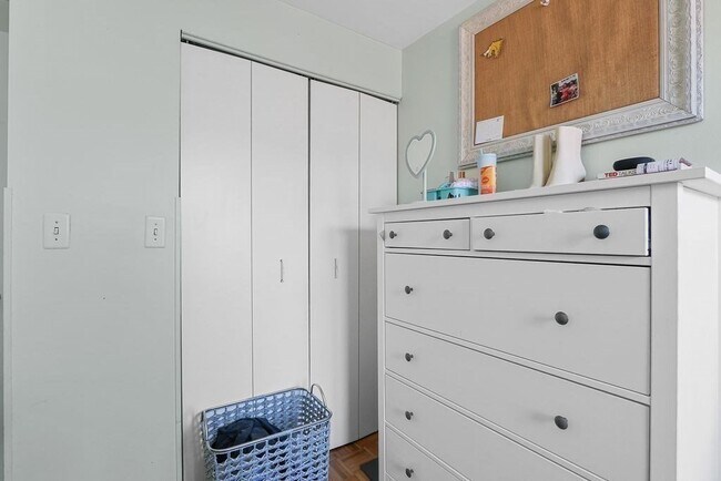 Building Photo - 128 Tudor St