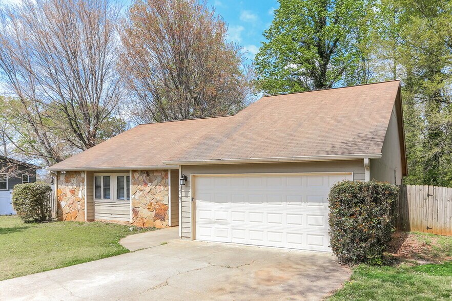 Building Photo - 3747 Willow Wood Way NW