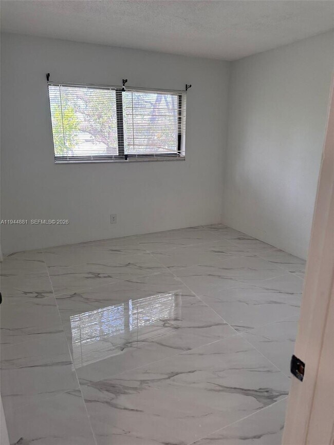 Building Photo - 5731 NE 18th Ave