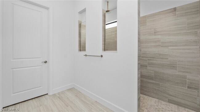 Building Photo - 1905 Fresno Ave