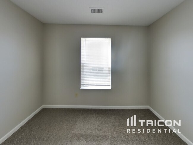 Building Photo - 6916 N Karnes Dr