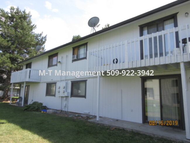 Building Photo - 2 BR/1 Bath Spokane Valley upstairs 4-plex...