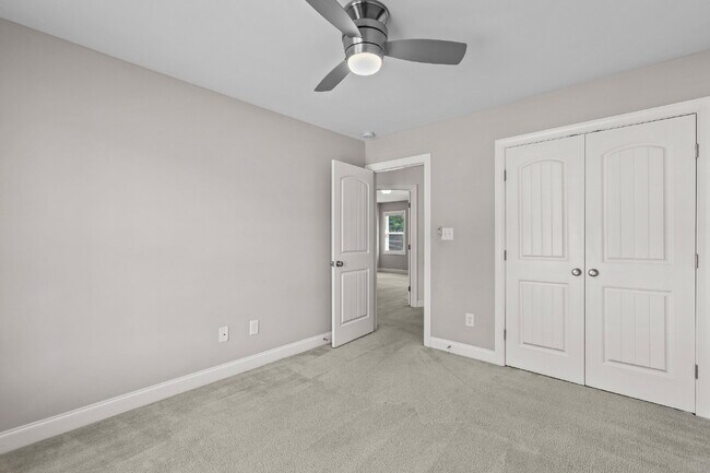 Building Photo - Spacious home in the heart of Sneads Ferry!