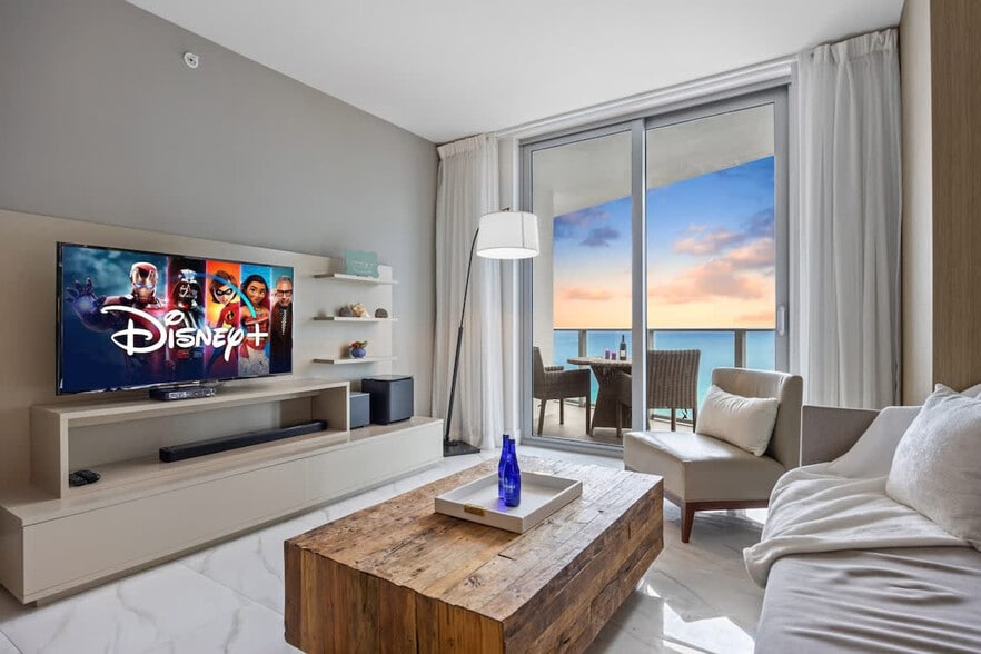 Building Photo - 4011 S Ocean Dr