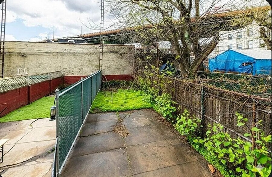 Building Photo - 32 Garnet St