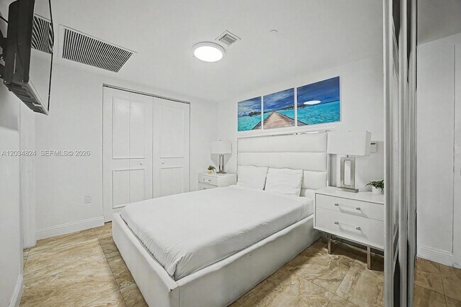 Building Photo - 485 Brickell Ave