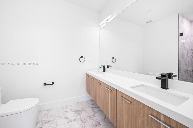 Building Photo - 526 SW 2nd St