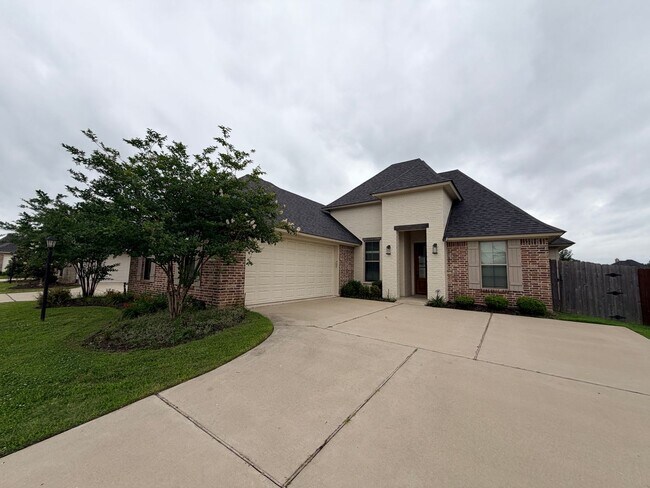 Building Photo - Gated Community Close to Barksdale Air Force Base...