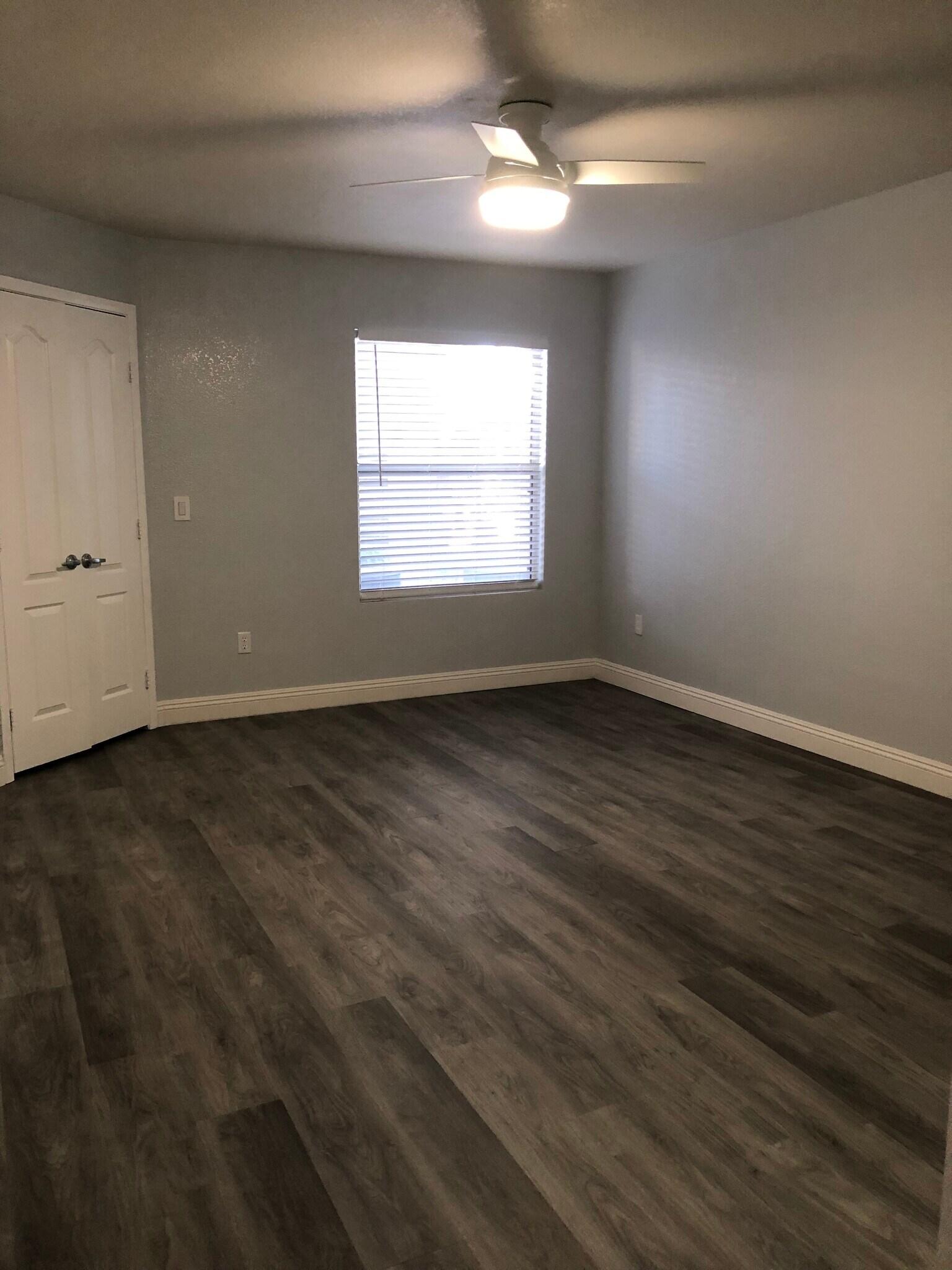 Building Photo - 5055 W Hacienda Ave