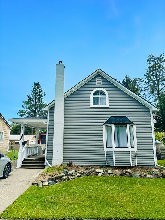 Building Photo - Gorgeous Kalispell home with Historical Charm