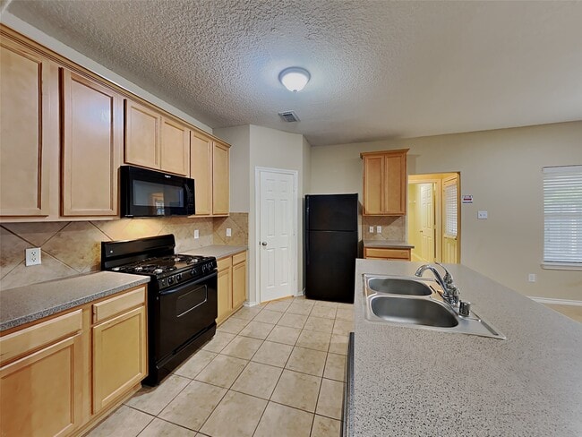 Building Photo - 9215 Birch Springs Dr