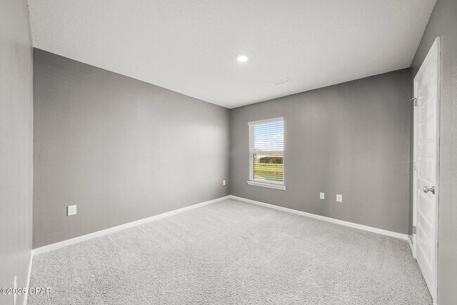 Building Photo - 123 Tiller Dr