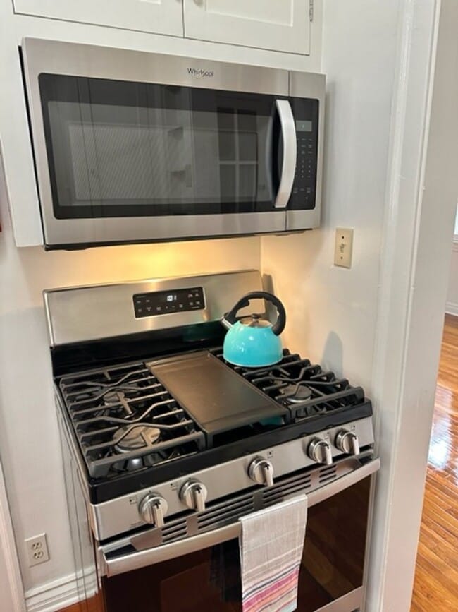 Building Photo - 1417 Bank St