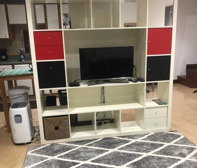 Building Photo - 223 Hurley St