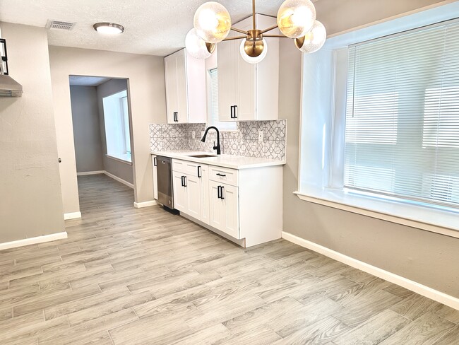 Building Photo - 7711 Water Park Ln