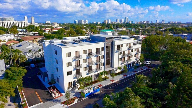 Building Photo - 20 NE 19th Ave