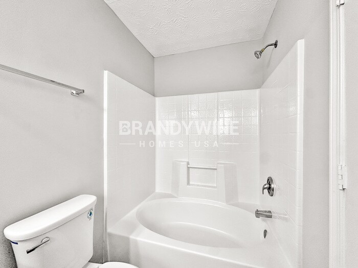 Building Photo - 606 Waynes Ct SE