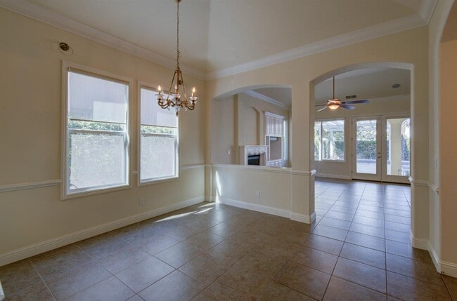 Building Photo - 1087 Loyola Ave