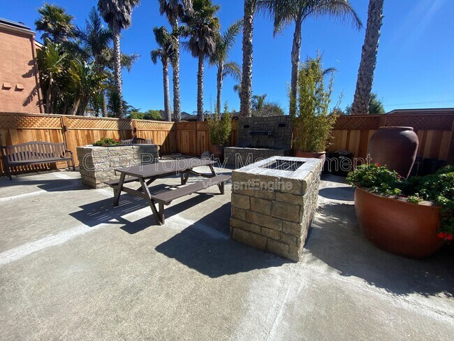 Building Photo - 3270 Del Monte Blvd