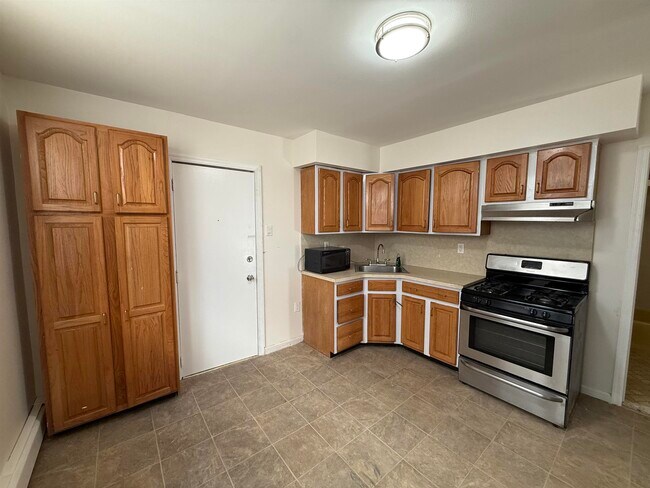 Building Photo - 129 W 20th St