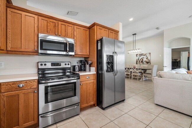 Building Photo - 2453 Country Golf Dr