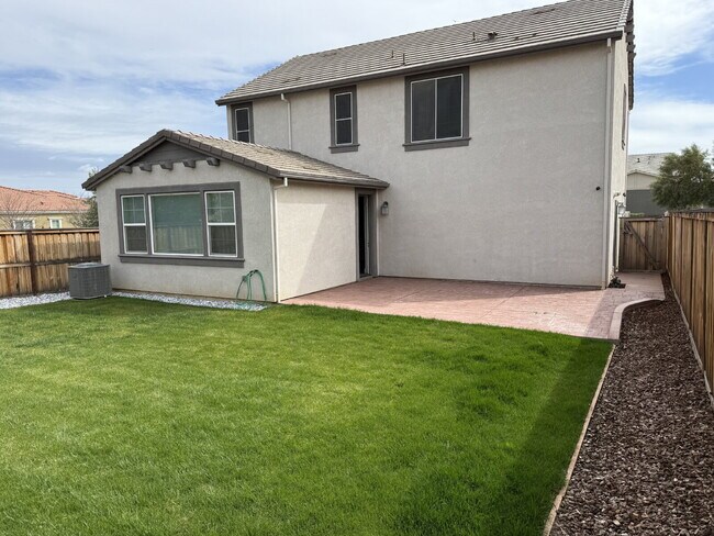 Building Photo - Beautiful 4 Bedroom, 3 Bath Home with Solar in Highly Desired Tracy Hills Community