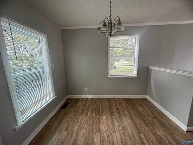 Building Photo - 3201 Delia Ln NW