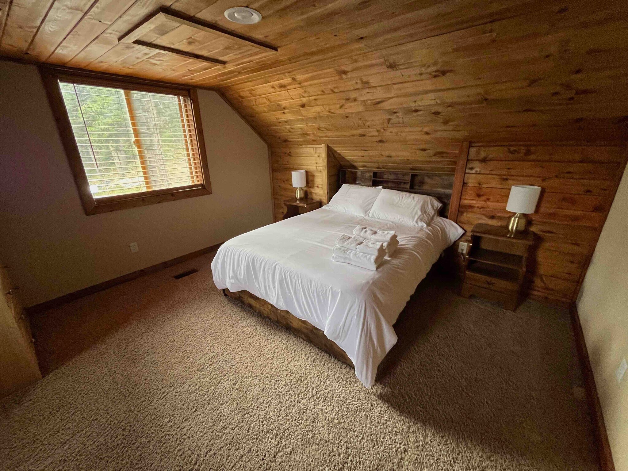 Building Photo - 511 N Aspen St